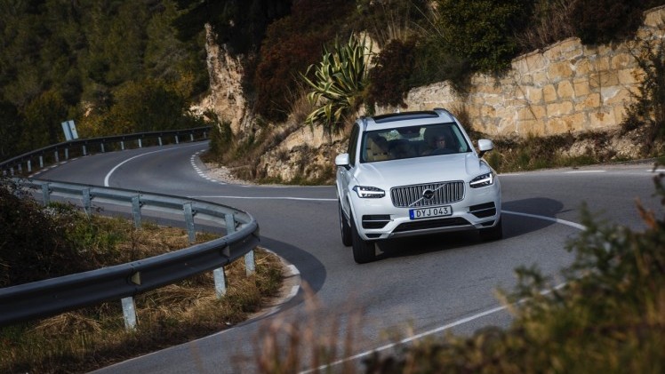 Autotest met nieuwe Volvo XC90 T8 Twin Engine en XC90 D5 AWD. Ale ins-and-outs in de rijtest tijdens de persintroductie in Barcelona.