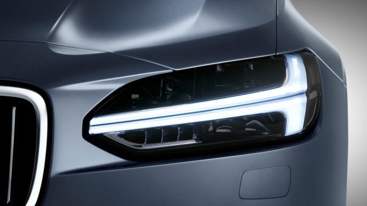 De onthulling van de nieuwe Volvo V90 vindt officieel plaats op 18 februari 2016 in Stockholm. Na zijn premiere vindt de Estate zijn weg naar de Autosalon van Genve.