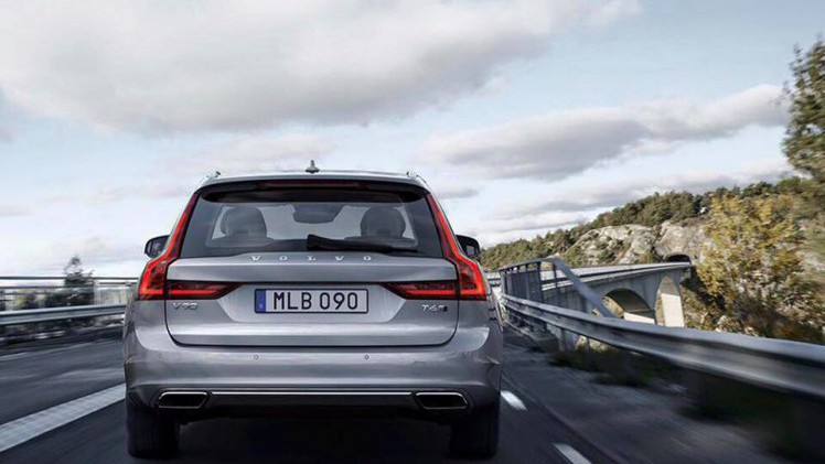 De onthulling van de nieuwe Volvo V90 vindt officieel plaats op 18 februari 2016 in Stockholm. Na zijn premiere vindt de Estate zijn weg naar de Autosalon van Genve.