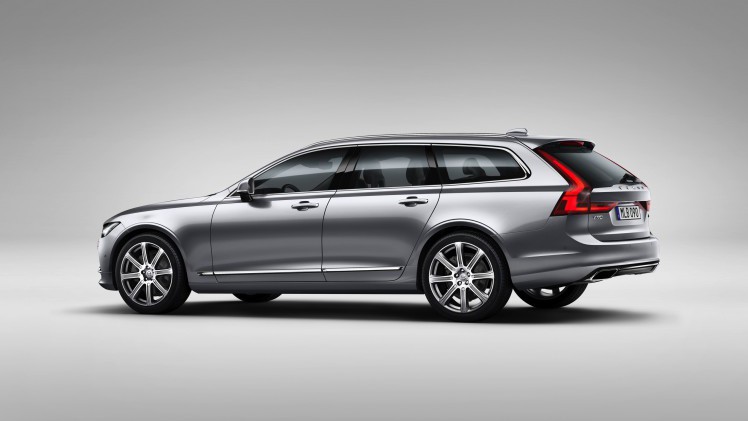 De Volvo V90 is terug. Na achttien jaar afwezigheid kun je dit najaar weer een nieuwe V90 halen. Vandaag onthult Volvo in Zweden de nieuwe grote stationwagen.