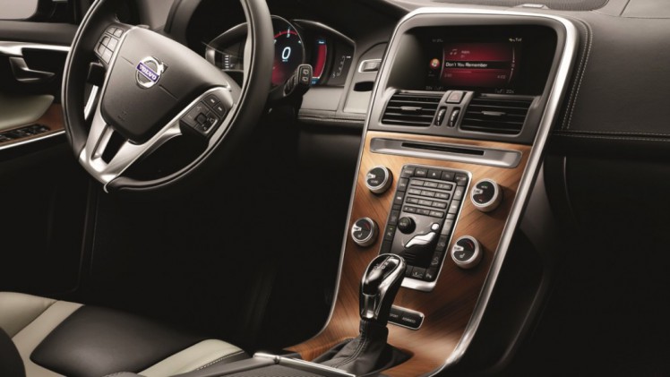 Prijzen en uitrusting Volvo XC60 Polar en XC60 Polar+, de nieuwe actiemodellen van de populaire Zweedse SUV op een rij.