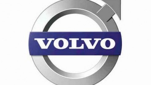 Ten gunste van onder meer de XC60, de nadruk op brandstofbesparing en na een kritische blik op het budget wordt de komst van de nieuwe S60 uitgesteld. De XC90 krijgt eerst nog een facelift rond 2010,