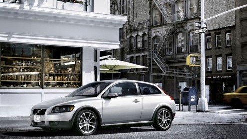 Er is veel autonieuws door de London Motorshow en als je geen primeur hebt als automerk, kom je ook niet in al dat nieuws voor. Volvo heeft hiervoor een oplossing bedacht, fotos laten uitlekken.