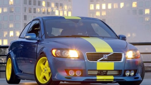 De SEMA-beurs in Las Vegas is weer aan de gang en dat betekent dat je veel plastic, chroom en veels te grote spoilers en velgen ziet op autos. Dat noemen ze dan verfraaien. Ook een merk als Volvo, wa