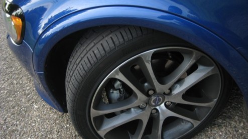 Je bent jong en je wilt wat. Nog geen plannen voor kids, drukke agenda en behoefte aan een nieuwe bijpassende auto. Geen sedan, daar ben je nog te jong voor en dat is lastiger parkeren in de hoofdstad