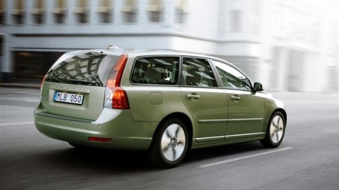 In navolging van diverse merken lanceert Volvo op de Autosalon van Parijs nieuwe zuinigere dieselvarianten in haar modellijn. Zowel de C30, S40 als V50 kunnen rekenen op gezelschap van de 1.6D DRIVe u
