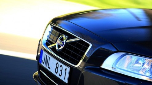 Jawel, ook bij Volvo is de klant natuurlijk koning. Daarom heeft de fabrikant geluisterd naar de wensen van de huidige S80-rijder om de juiste vernieuwingen aan het vlaggenschip aan te brengen. Vier b