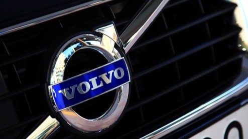 Jawel, ook bij Volvo is de klant natuurlijk koning. Daarom heeft de fabrikant geluisterd naar de wensen van de huidige S80-rijder om de juiste vernieuwingen aan het vlaggenschip aan te brengen. Vier b