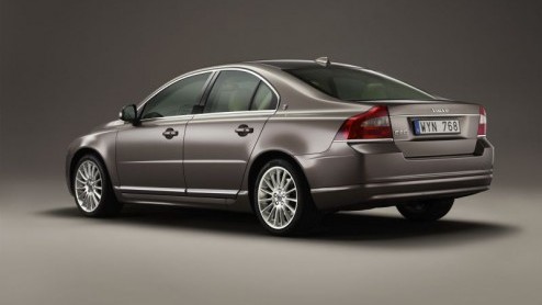 De Zweden hebben hun topmodel, de S80, nu nog luxer aangekleed. Nu was de S80 in Summum uitvoering al niet echt standaard, de S80 Executive uitvoering is echt het toppunt van luxe.