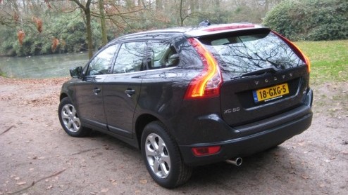 Wat maakt een auto veilig? Airbags, goede remmen met ABS en ESP? Anti-whiplash hoofdsteunen en een geavanceerde kooiconstructie? Klopt helemaal, maar in de nieuwe Volvo XC60 krijgt veiligheid een nog