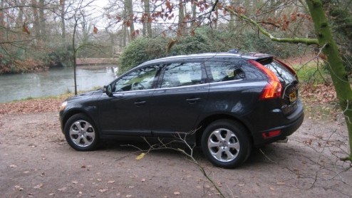 Wat maakt een auto veilig? Airbags, goede remmen met ABS en ESP? Anti-whiplash hoofdsteunen en een geavanceerde kooiconstructie? Klopt helemaal, maar in de nieuwe Volvo XC60 krijgt veiligheid een nog