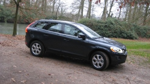 Wat maakt een auto veilig? Airbags, goede remmen met ABS en ESP? Anti-whiplash hoofdsteunen en een geavanceerde kooiconstructie? Klopt helemaal, maar in de nieuwe Volvo XC60 krijgt veiligheid een nog