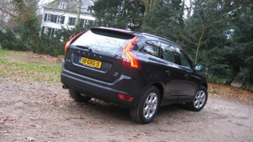 Wat maakt een auto veilig? Airbags, goede remmen met ABS en ESP? Anti-whiplash hoofdsteunen en een geavanceerde kooiconstructie? Klopt helemaal, maar in de nieuwe Volvo XC60 krijgt veiligheid een nog