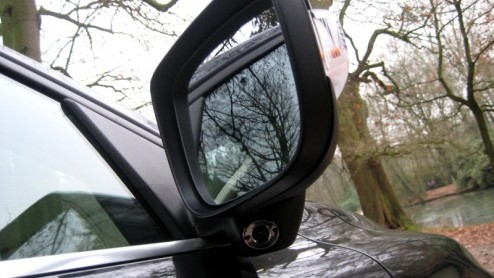 Wat maakt een auto veilig? Airbags, goede remmen met ABS en ESP? Anti-whiplash hoofdsteunen en een geavanceerde kooiconstructie? Klopt helemaal, maar in de nieuwe Volvo XC60 krijgt veiligheid een nog