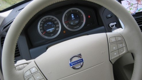 Wat maakt een auto veilig? Airbags, goede remmen met ABS en ESP? Anti-whiplash hoofdsteunen en een geavanceerde kooiconstructie? Klopt helemaal, maar in de nieuwe Volvo XC60 krijgt veiligheid een nog