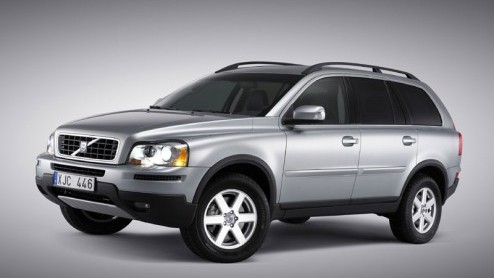Op internet zijn foto's van de gefacelifte Volvo XC90 verschenen. Volvo zelf wilde de facelift pas volgende week bekend maken. Er is niet veel veranderd aan de Volvo.