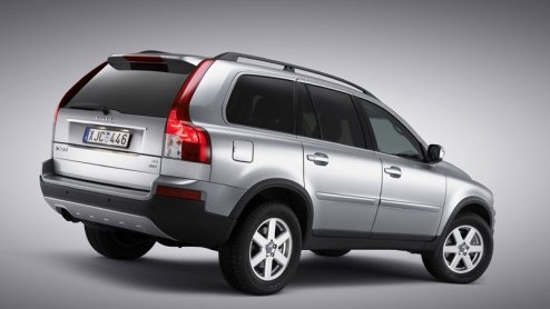 Op internet zijn foto's van de gefacelifte Volvo XC90 verschenen. Volvo zelf wilde de facelift pas volgende week bekend maken. Er is niet veel veranderd aan de Volvo.