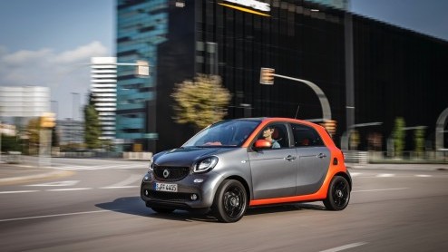 Autotest nieuwe smart forfour 453, de smart onder de vierzitters. Lees hier onze rij-ervaring in de rijimpressie vanuit Barcelona.