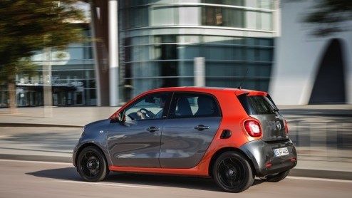 Autotest nieuwe smart forfour 453, de smart onder de vierzitters. Lees hier onze rij-ervaring in de rijimpressie vanuit Barcelona.