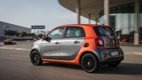 Autotest nieuwe smart forfour 453, de smart onder de vierzitters. Lees hier onze rij-ervaring in de rijimpressie vanuit Barcelona.