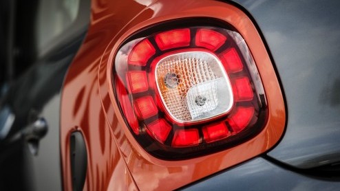 Autotest nieuwe smart forfour 453, de smart onder de vierzitters. Lees hier onze rij-ervaring in de rijimpressie vanuit Barcelona.