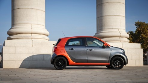 Autotest nieuwe smart forfour 453, de smart onder de vierzitters. Lees hier onze rij-ervaring in de rijimpressie vanuit Barcelona.