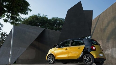 Autotest nieuwe smart forfour 453, de smart onder de vierzitters. Lees hier onze rij-ervaring in de rijimpressie vanuit Barcelona.