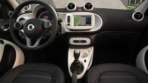 Autotest nieuwe smart forfour 453, de smart onder de vierzitters. Lees hier onze rij-ervaring in de rijimpressie vanuit Barcelona.