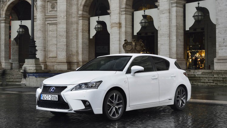 Lexus heeft de CT 200h hybride op voorraad om zakelijk rijders die op zoek zijn naar een auto met 14% bijtelling niet teleur te stellen.