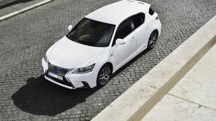 Lexus heeft de CT 200h hybride op voorraad om zakelijk rijders die op zoek zijn naar een auto met 14% bijtelling niet teleur te stellen.
