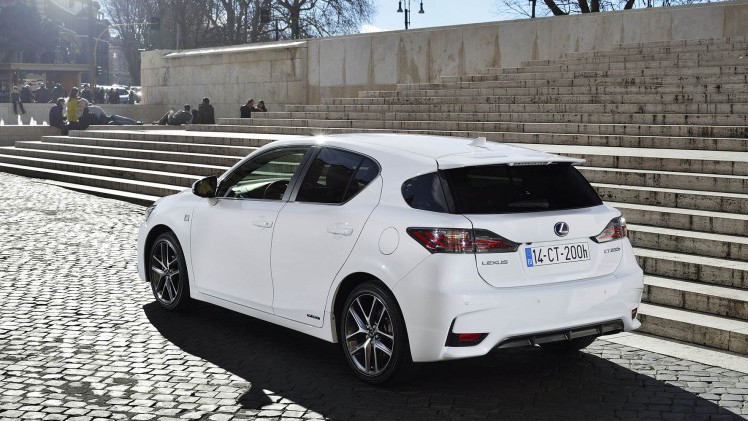 Lexus heeft de CT 200h hybride op voorraad om zakelijk rijders die op zoek zijn naar een auto met 14% bijtelling niet teleur te stellen.