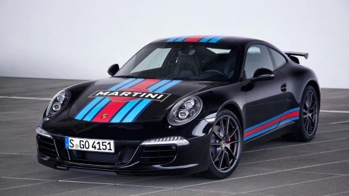Om de terugkeer van Posche naar Le Mans luister bij te zetten, kun je de Porsche 911 Carrera S in Martini Racing-kleuren laten aankleden door Porsche Exclusive.