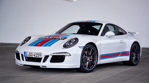 Om de terugkeer van Posche naar Le Mans luister bij te zetten, kun je de Porsche 911 Carrera S in Martini Racing-kleuren laten aankleden door Porsche Exclusive.