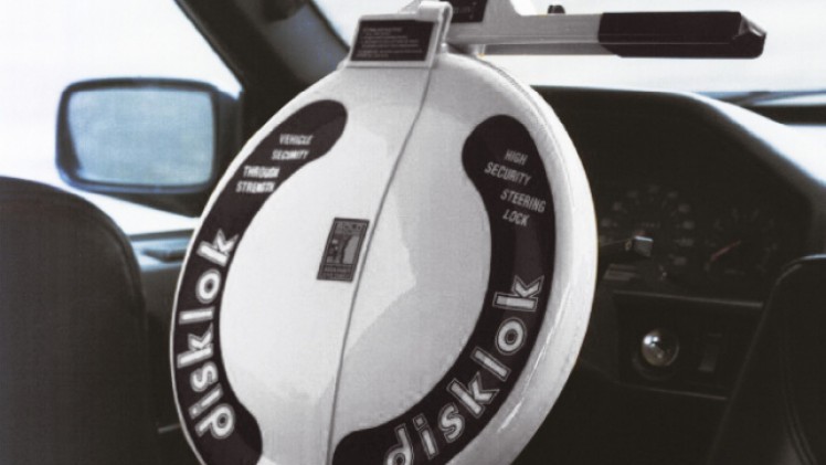 De kranten en nieuwssites staan er vol mee: gestolen autos, gestolen airbags, gestolen stuurwielen. In dit artikel lees je hoe je dergelijke diefstallen eenvoudig en met korting kunt voorkomen.