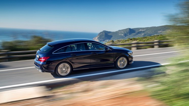 Prijzen en uitvoeringen nieuwe Mercedes-Benz CLA bekend. De CLA is er nu vanaf 34.295 euro en komt als 180d BlueEFFICIENCY met 21% bijtelling voordeliger uit de hoek.
