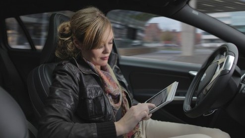 Volvo ontwikkelt zelfrijdende auto. Autonoom rijden vanaf 2017 mogelijk dankzij Drive Me Project in Zweden.