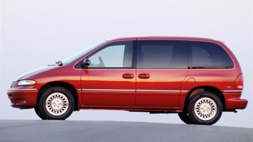 Auto te klein, stationwagon te krap maar geen behoefte aan een omgebouwde bestelbus? Al sinds eind jaren 70 kampten Amerikanen met dit luxeprobleem. Chrysler sprong in 1983 een gat in de lucht/markt