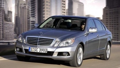 De nieuwe generatie Mercedes E-Klasse is pas over ruim een jaar gepland, maar de ontwikkeling is natuurlijk al lang in gang gezet. Daarom kunnen we alvast nieuwe exclusieve beelden tonen van de komend