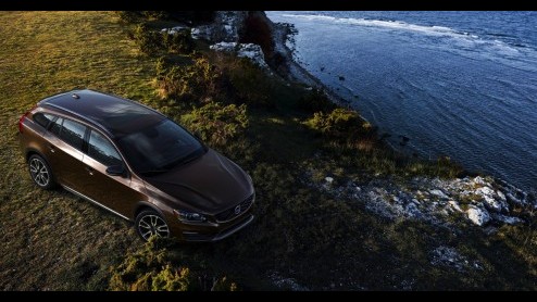 Volvo V60 Cross Country medio 2015 in Nederland. Debuut op Los Angeles Motor Show.