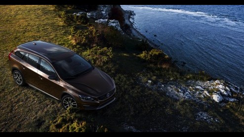 Volvo V60 Cross Country medio 2015 in Nederland. Debuut op Los Angeles Motor Show.