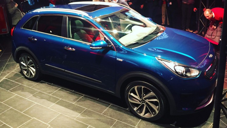 De Kia Niro pakt het als hybride anders aan dan de Toyota Prius. Kia plaatst de Niro tussen de cee'd en Sportage als echte crossover.