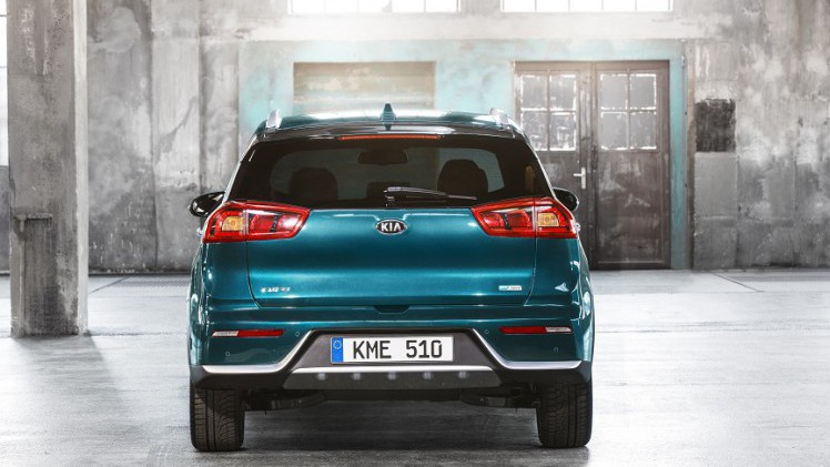 De Kia Niro pakt het als hybride anders aan dan de Toyota Prius. Kia plaatst de Niro tussen de cee'd en Sportage als echte crossover.