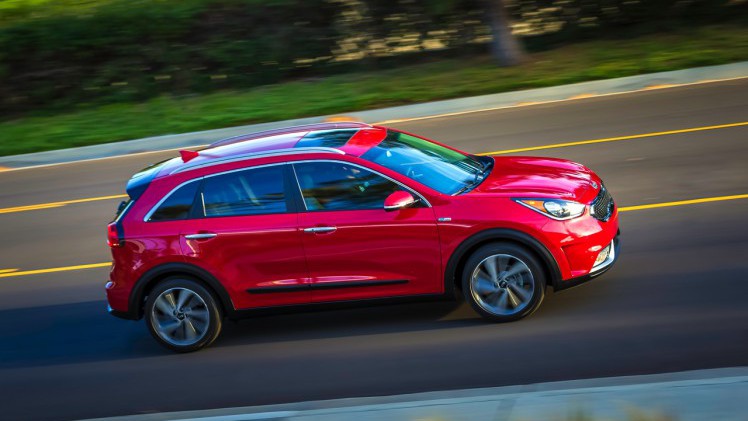 De Kia Niro pakt het als hybride anders aan dan de Toyota Prius. Kia plaatst de Niro tussen de cee'd en Sportage als echte crossover.