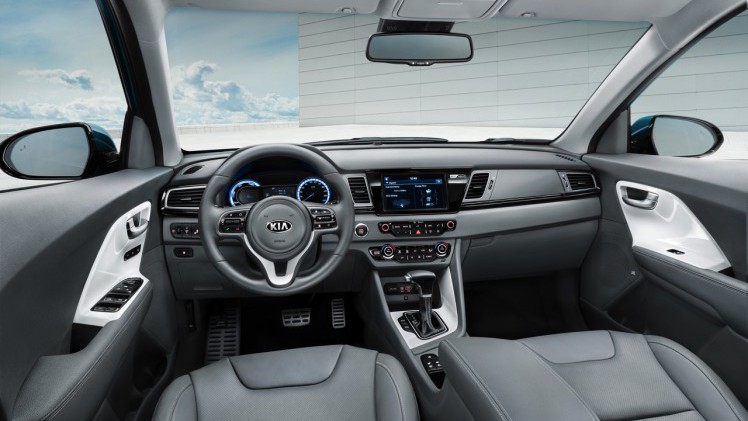 De Kia Niro pakt het als hybride anders aan dan de Toyota Prius. Kia plaatst de Niro tussen de cee'd en Sportage als echte crossover.
