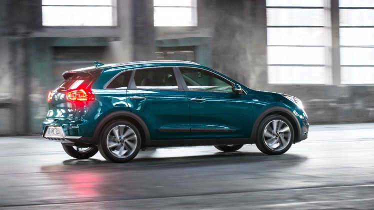 De Kia Niro pakt het als hybride anders aan dan de Toyota Prius. Kia plaatst de Niro tussen de cee'd en Sportage als echte crossover.