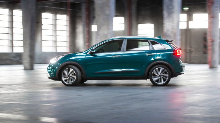 De Kia Niro pakt het als hybride anders aan dan de Toyota Prius. Kia plaatst de Niro tussen de cee'd en Sportage als echte crossover.