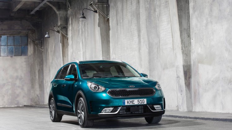 De Kia Niro pakt het als hybride anders aan dan de Toyota Prius. Kia plaatst de Niro tussen de cee'd en Sportage als echte crossover.