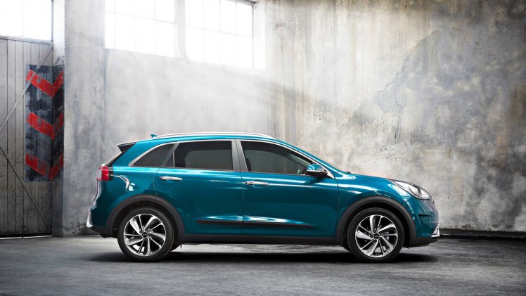 De Kia Niro pakt het als hybride anders aan dan de Toyota Prius. Kia plaatst de Niro tussen de cee'd en Sportage als echte crossover.