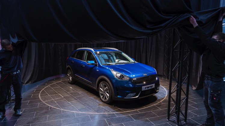 De Kia Niro pakt het als hybride anders aan dan de Toyota Prius. Kia plaatst de Niro tussen de cee'd en Sportage als echte crossover.