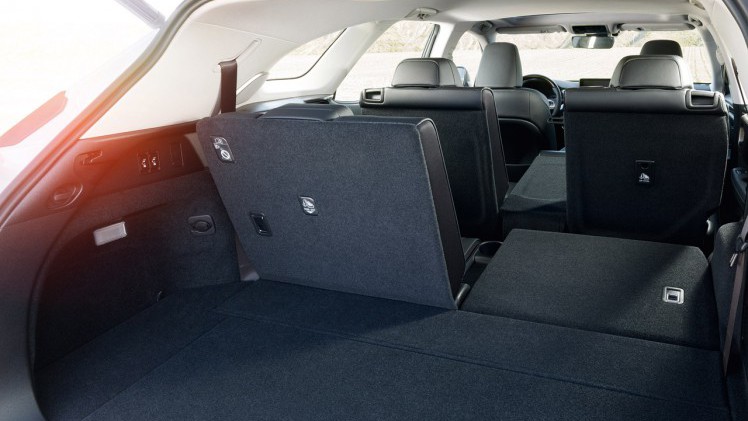 Lexus brengt 3.900 euro extra in rekening voor twee stoelen en extra carrosserielengte op de RX 450hL.